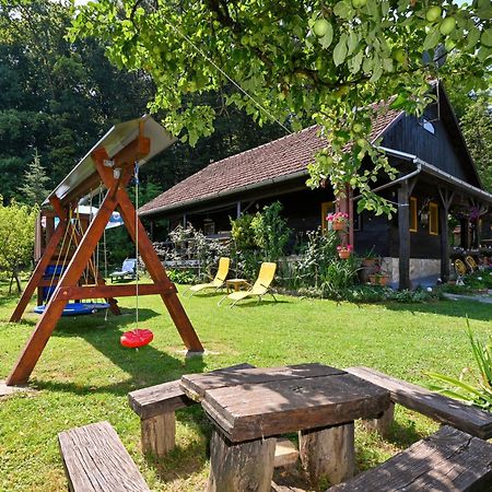 Kuca Viola, Traditional Wooden House In Tuhelj Exteriör bild