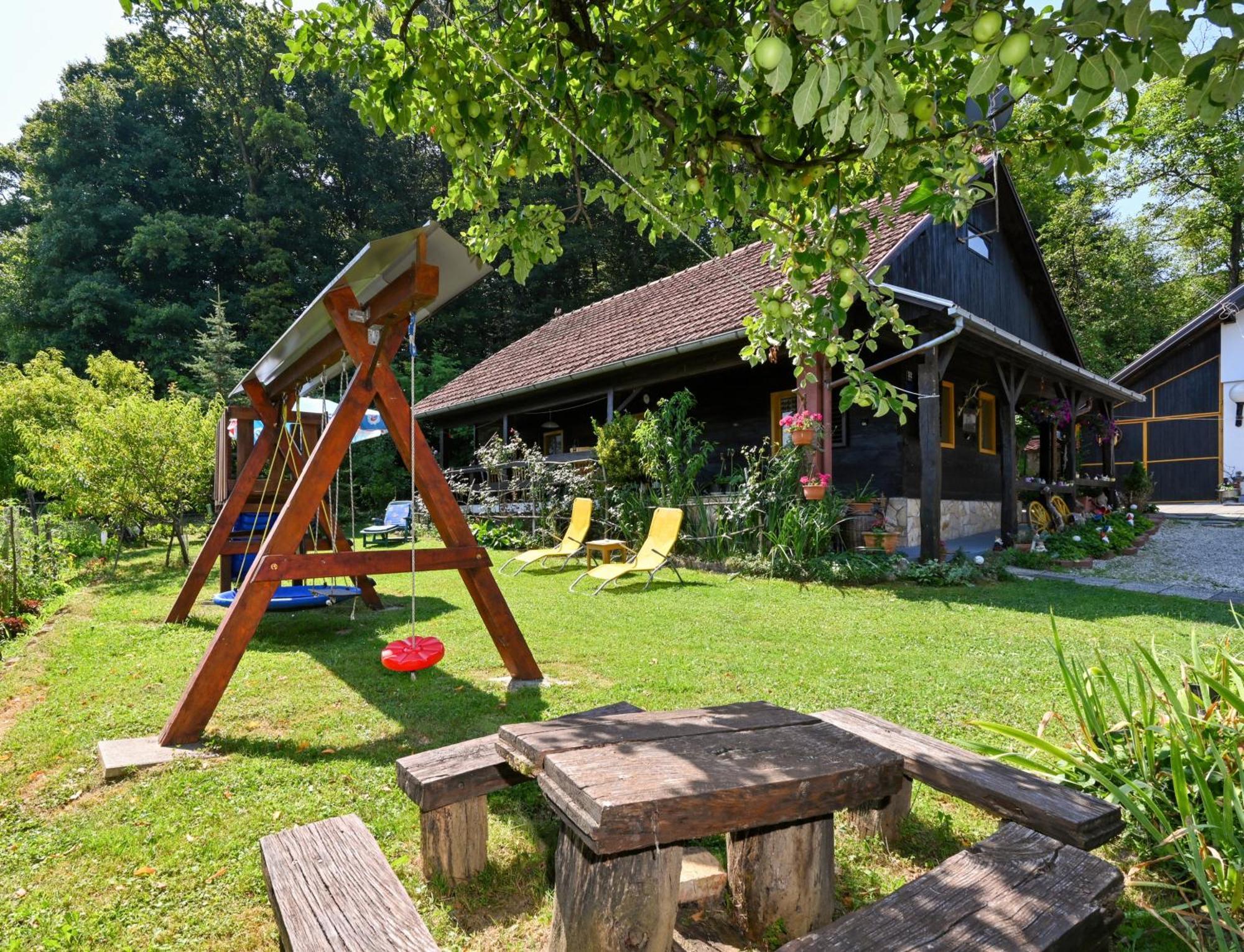 Kuca Viola, Traditional Wooden House In Tuhelj Exteriör bild